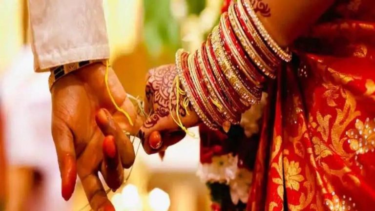 Komaram Bheem Asifabad: ప్రేమ వివాహం.. ఒకే మండపంలో ఇద్దరి యువతులను పెళ్లి చేసుకున్న యువకుడు..