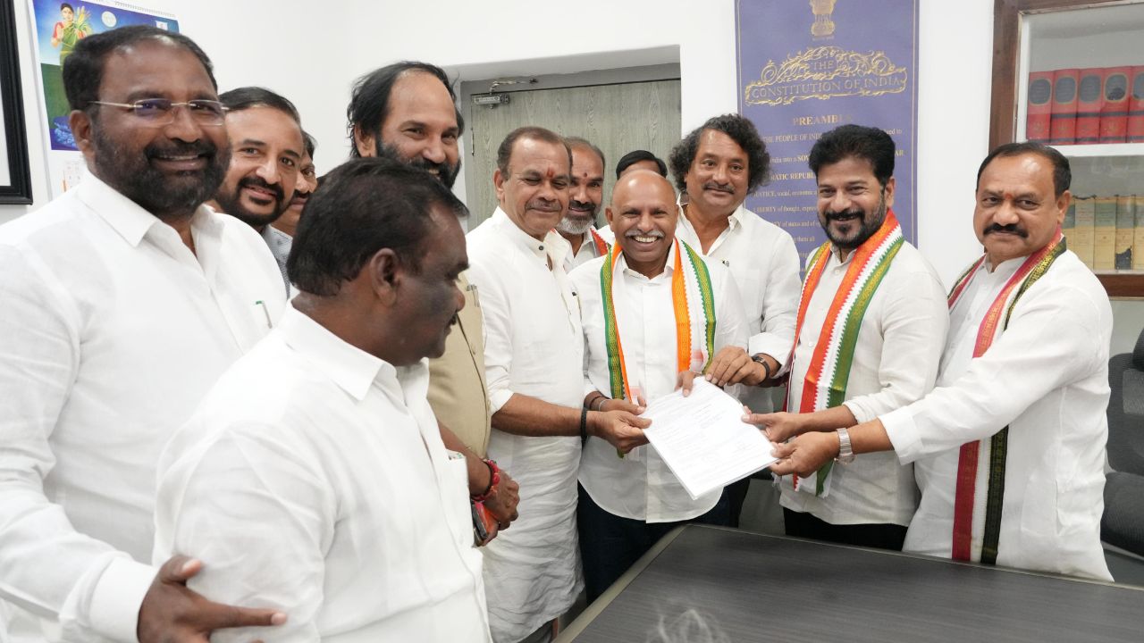 MLC Nominations: నామినేషన్ దాఖలు చేసిన కాంగ్రెస్ ఎమ్మెల్సీ అభ్యర్థులు.. హాజరైన సీఎం