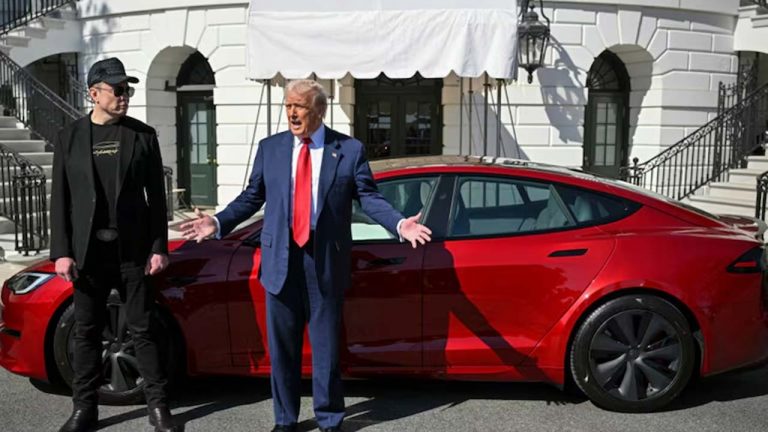 Trump: ట్రంప్ మాస్ వార్నింగ్.. టెస్లా ఆస్తులపై దాడి చేస్తే 20 ఏళ్లు జైలు