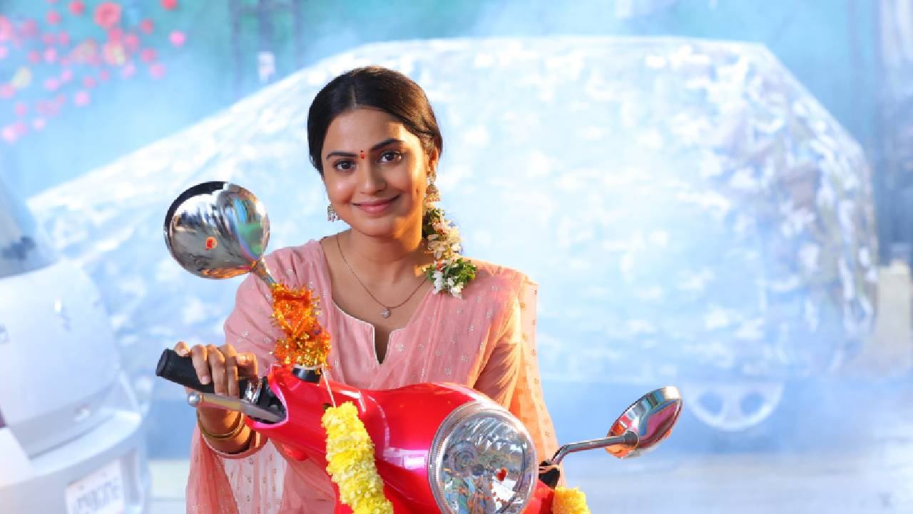 Neelakhi: ‘బ్యూటీ’ నటి నీలఖికి యంగ్ సెన్సేషన్ అవార్డు