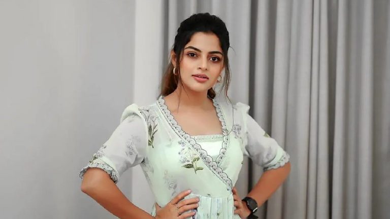 Nikhila Vimal: టాలీవుడ్ బై చెప్తే మాలీవుడ్ గుండెల్లో పెట్టేసుకుంది!