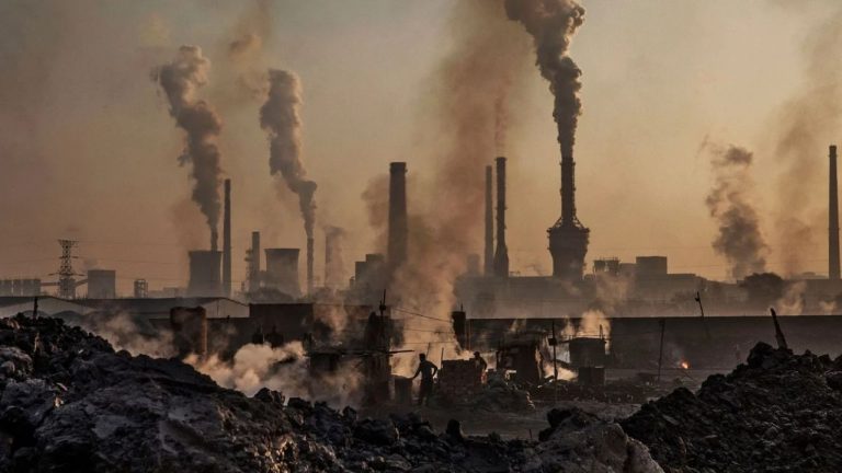 World Most Polluted Cities: కాలుష్య కోరల్లో భారతీయులు.. మొదటి 20 నగరాల్లో 13 భారత్ లోనే