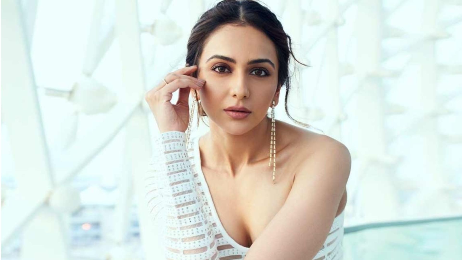 Rakul Preet Singh : ఆ బట్టలు ధరించాలంటే లక్ష రూపాయల వరకు ఖర్చు పెట్టాలి..