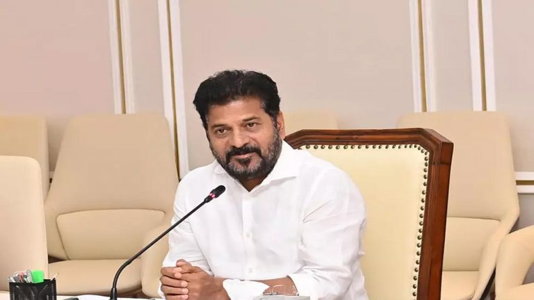CM Revanth Delhi Tour: ఢిల్లీ పర్యటనలో సీఎం రేవంత్.. కేంద్ర మంత్రులతో కీలక చర్చలు..!
