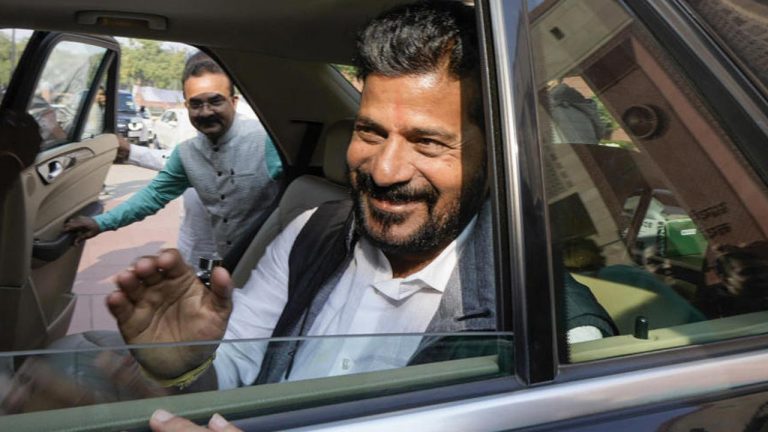 CM Revanth Reddy : ఢిల్లీకి బయల్దేరిన సీఎం రేవంత్‌ రెడ్డి