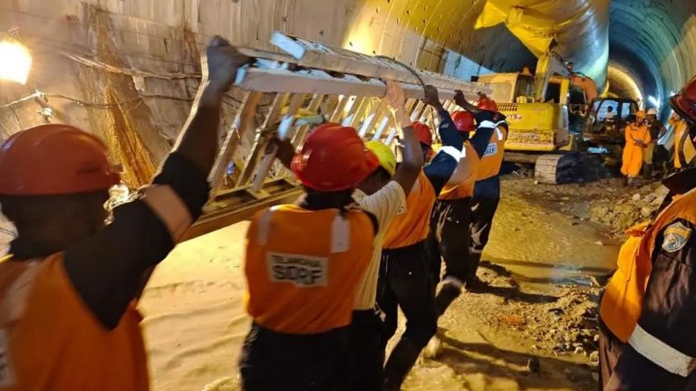 SLBC Tunnel: 25వ రోజు కొనసాగుతున్న రెస్క్యూ ఆపరేషన్.. క్యాడవర్ డాగ్స్ గుర్తించిన ప్రదేశాల్లో తవ్వకాలు