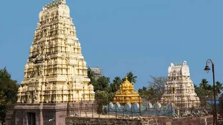 Fake Darshan Tickets: శ్రీశైలంలో నకిలీ దర్శనం టికెట్లు.. పోలీసులకు వరుస ఫిర్యాదులు