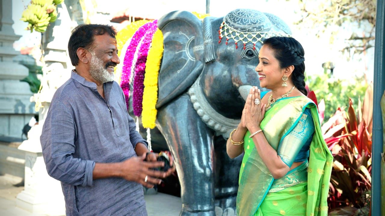 Anchor Suma: అతి అరుదైన కృష్ణ శిలలతో టాలీవుడ్ నిర్మాత శివాలయం.. సుమ ప్రత్యేక పూజలు