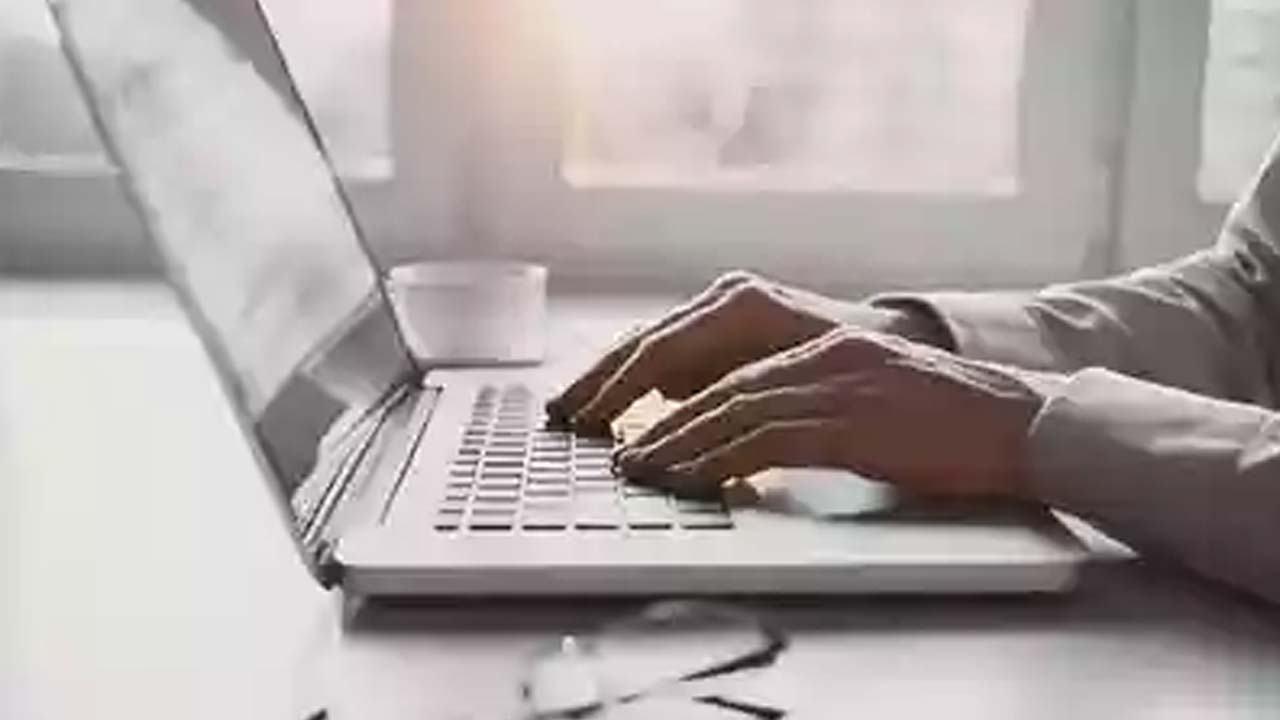 10th Hall Tickets 2025: విద్యార్థులకు అందుబాటులో పదవ తరగతి హాల్ టికెట్స్.. ఇలా డౌన్ లోడ్ చేసుకోండి