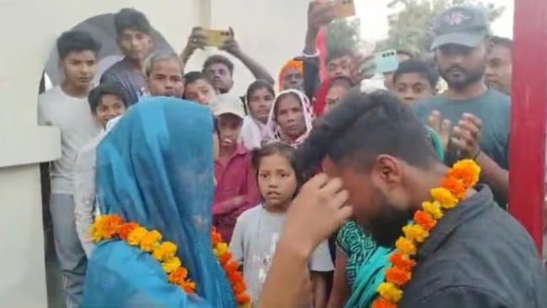 UP: ప్రియుడి కోసం పిల్లల్ని వదిలేసిన మహిళ.. తన భార్యను లవర్‌కి ఇచ్చి పెళ్లి చేసిన భర్త..