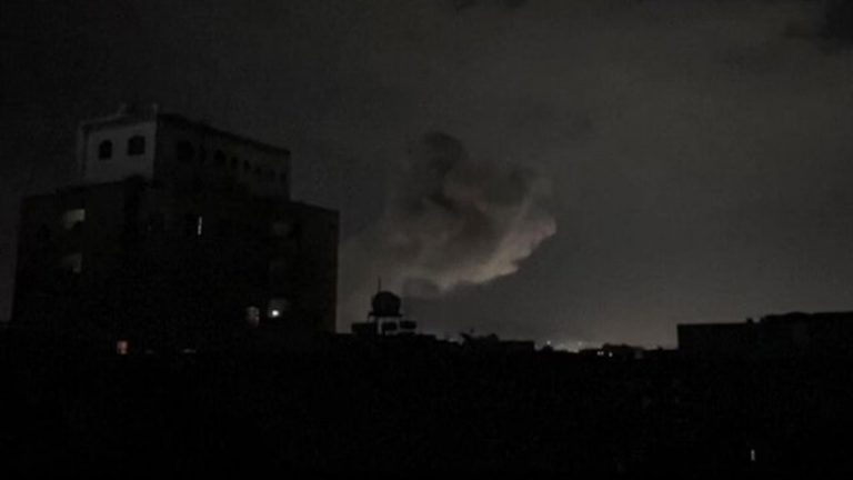 Trump: హౌతీ తిరుగుబాటుదారులపై అమెరికా వైమానిక దాడులు.. 19 మంది మృతి