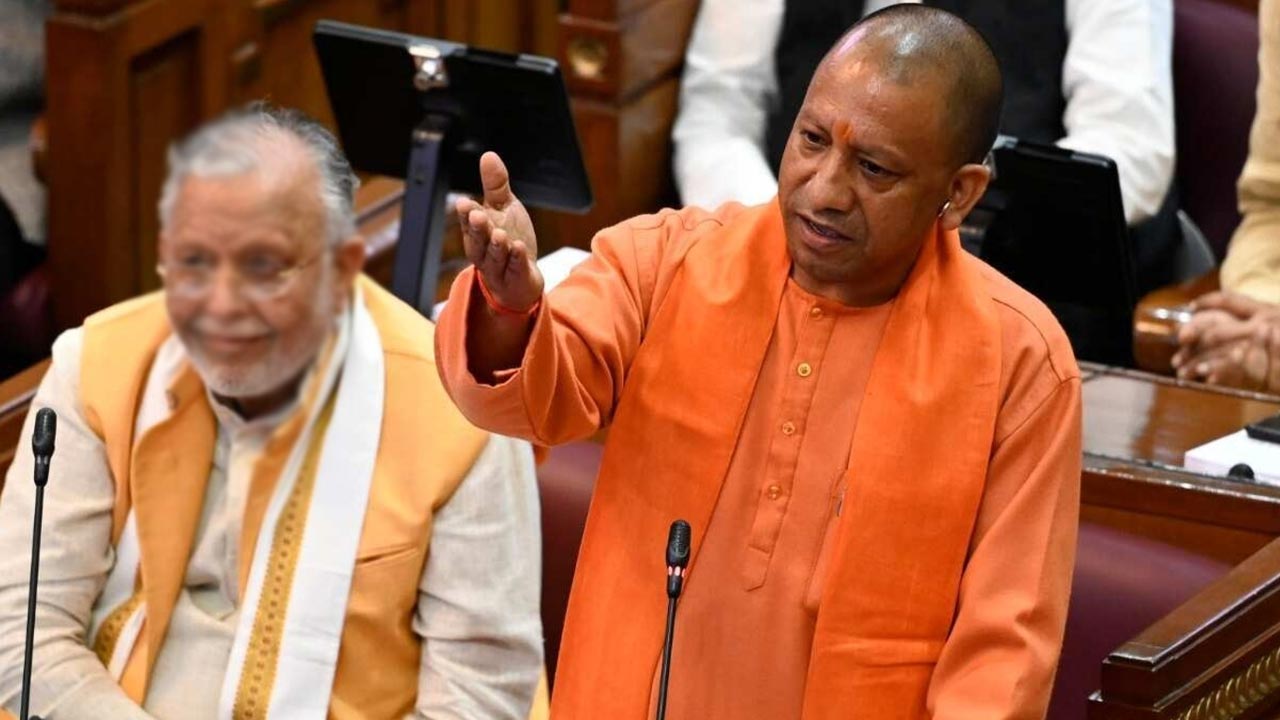 Yogi Adityanath: మతపరమైన అంశాలతో ఆడుకుంటున్నారు.. సమాజ్‌వాదీ పార్టీపై యూపీ సీఎం ఫైర్