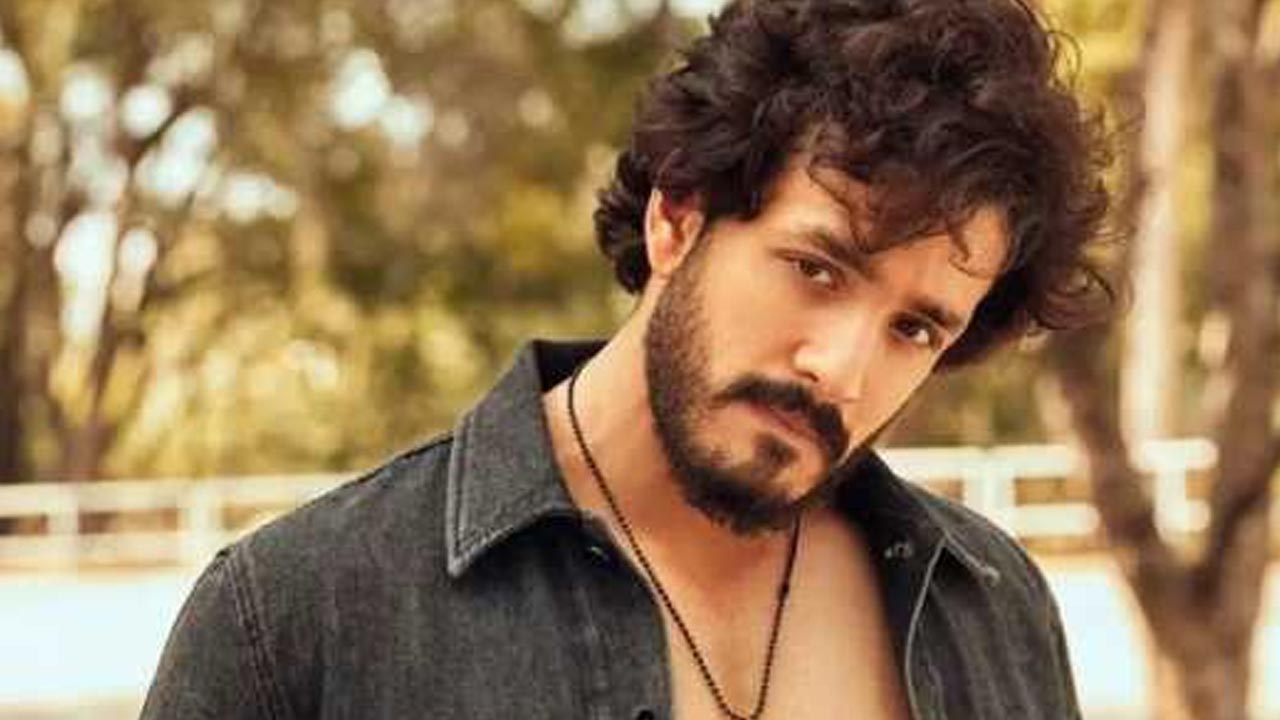 Akhil-6 : అఖిల్-6 ఫస్ట్ లుక్ వచ్చేది ఆ రోజే.. నాగవంశీ అప్ డేట్..