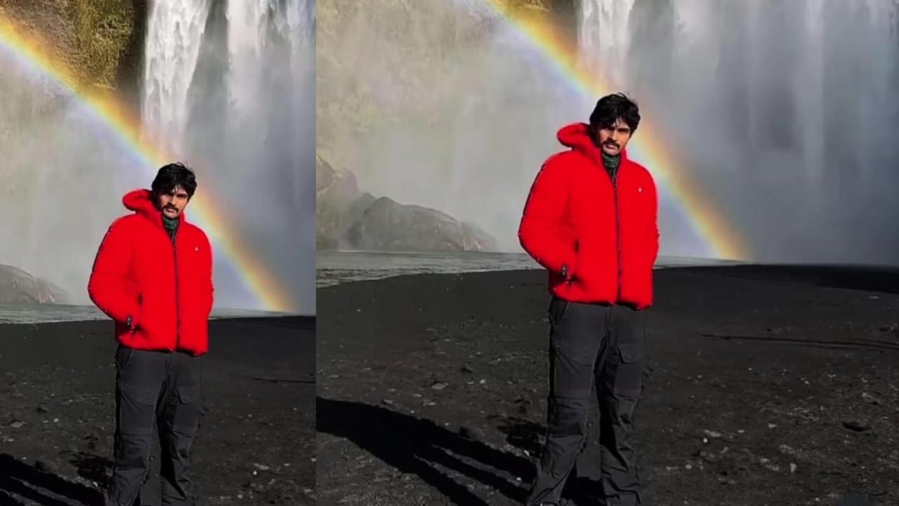 Akira Nandan : అకీరా కొత్త లుక్ చూశారా.. కోరమీసాలతో భలే ఉన్నాడే..