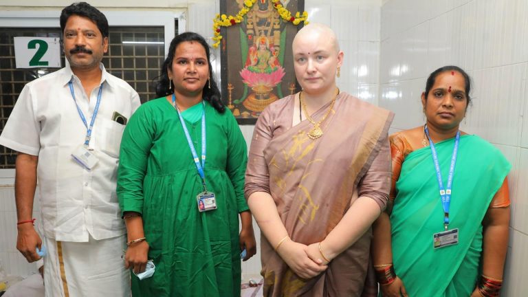 Anna Lezhneva : శ్రీవారికి తలనీలాలు సమర్పించిన అన్నా లెజినోవా..