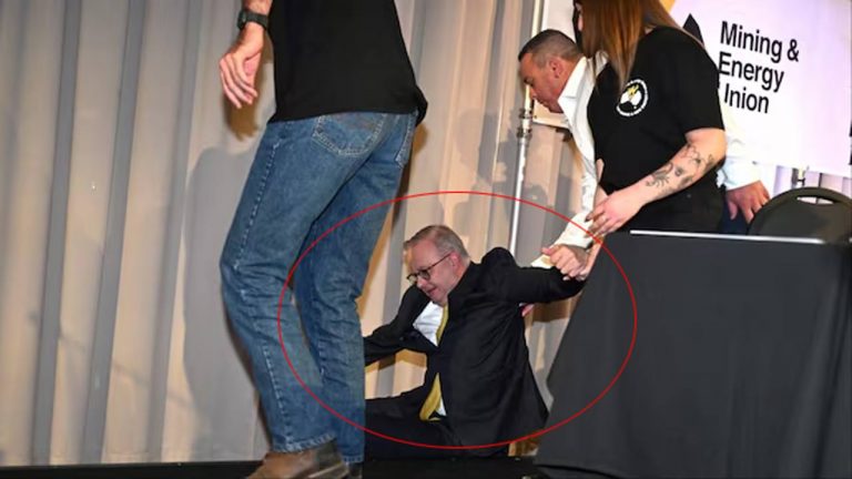 Australia: స్టేజ్‌ పైనుంచి కింద పడ్డ ఆస్ట్రేలియా ప్రధాని ఆంథోనీ