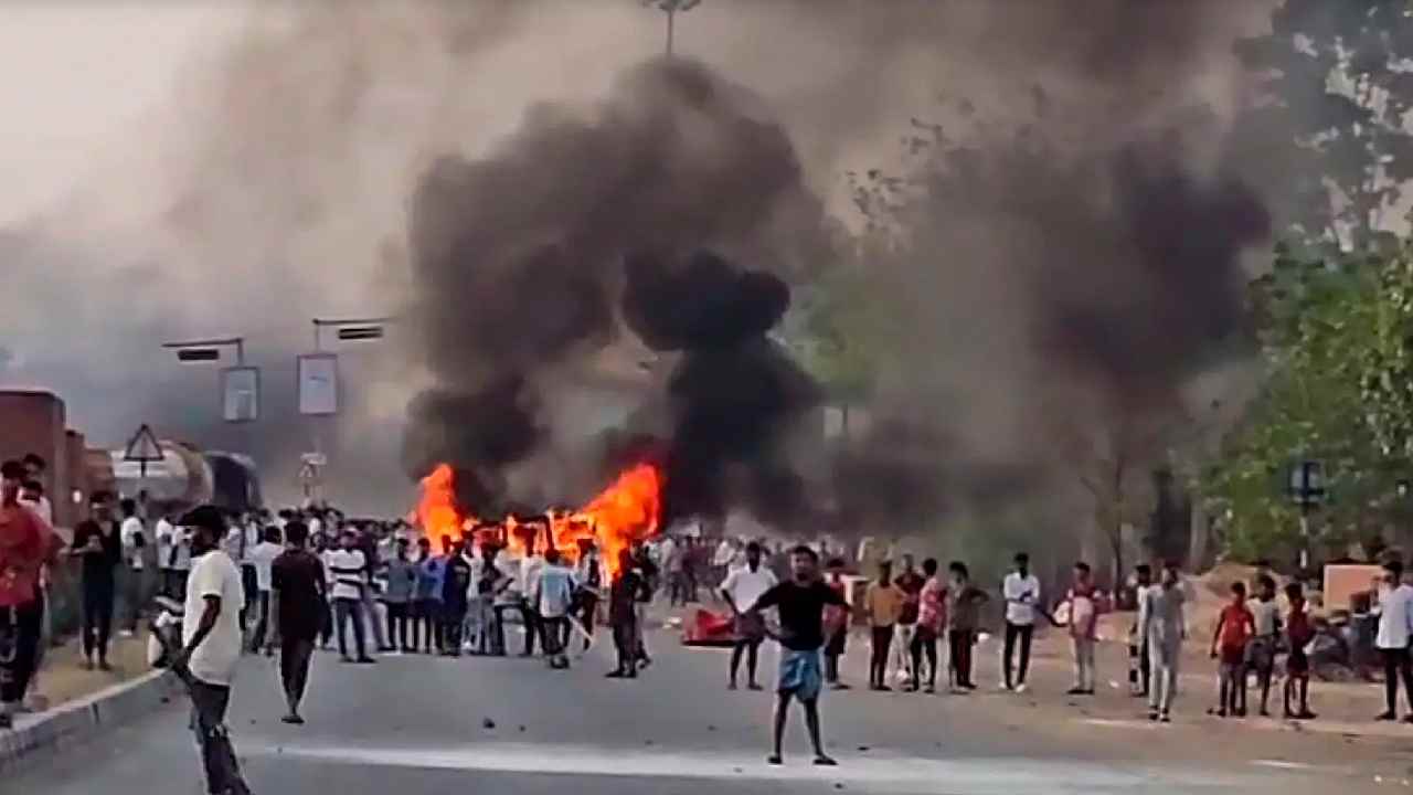 Bengal Waqf Clashes: బెంగాల్‌లో బలపడుతున్న బంగ్లాదేశ్ ఉగ్ర సంస్థ..  ఇంటెల్ హెచ్చరిక..