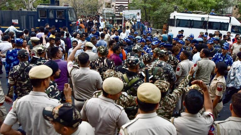 Delhi: బాలుడి హత్యపై నిరసనలు.. నిందితుల్ని అరెస్ట్ చేయాలంటూ డిమాండ్