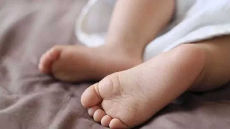 Heartbreaking incident in AP: పోషించలేక చిన్నారిని వదిలివెళ్లిన తల్లి.. హృదయాన్ని కదిలిస్తోన్న లెటర్..!