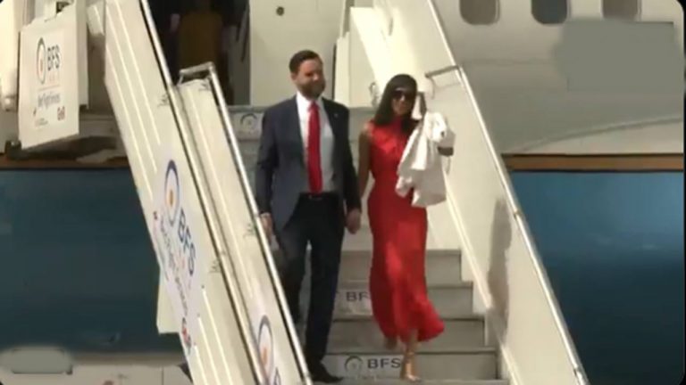 JD Vance: ఢిల్లీ చేరుకున్న జేడీ వాన్స్.. ఘనస్వాగతం