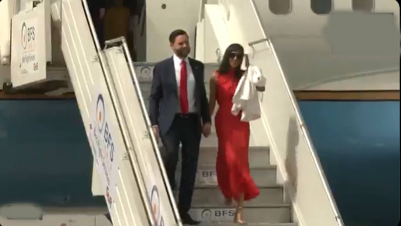 JD Vance: ఢిల్లీ చేరుకున్న జేడీ వాన్స్.. ఘనస్వాగతం