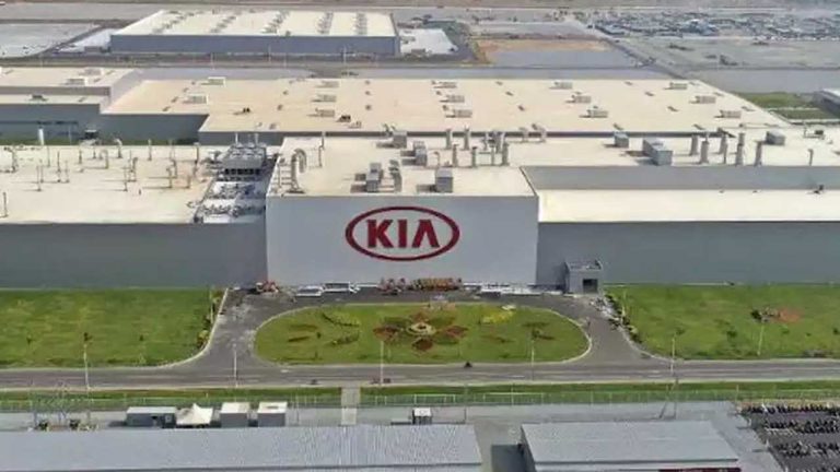 Massive theft at Kia Motors: కియా పరిశ్రమలో భారీ చోరీ.. 900 కారు ఇంజిన్లు మాయం