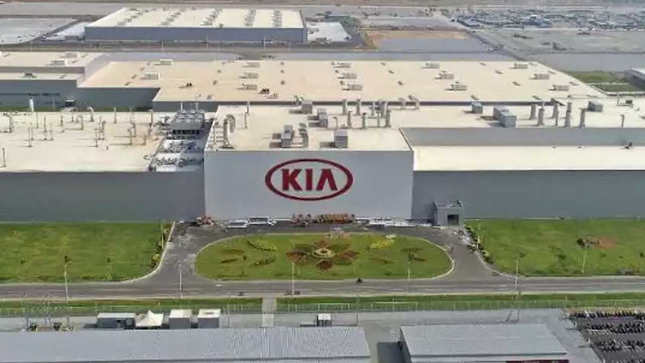 Massive theft at Kia Motors: కియా పరిశ్రమలో భారీ చోరీ.. 900 కారు ఇంజిన్లు మాయం