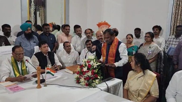 MLCs Oath Ceremony: కొత్త ఎమ్మెల్సీల ప్రమాణ స్వీకారం పూర్తి