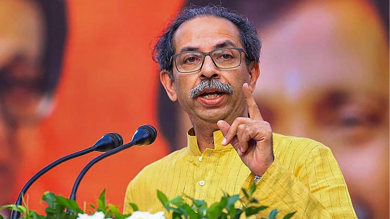 Maharashtra: స్కూళ్లలో హిందీని తప్పనిసరి చేస్తూ జీవో.. ప్రతిపక్ష కూటమి అభ్యంతరం