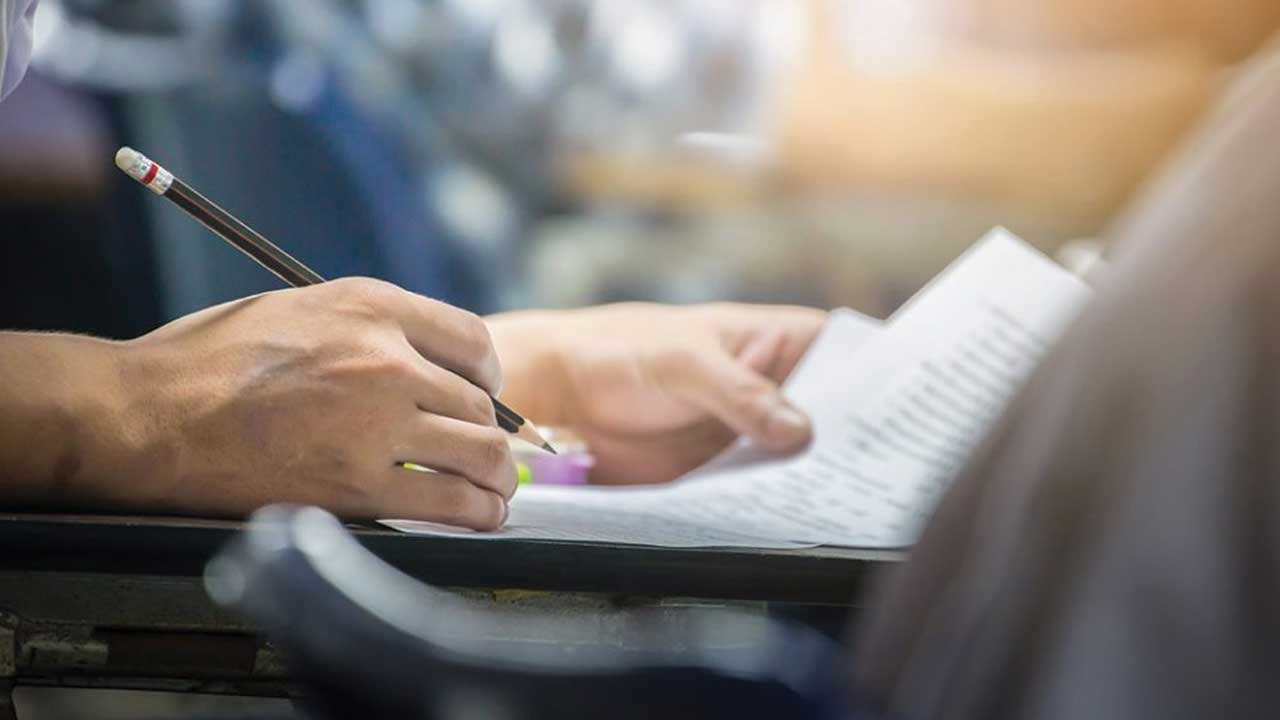 Vijayawada: ఎంబీబీఎస్ విద్యార్థులు మాల్ ప్రాక్టీసు వ్యవహారంపై నివేదిక సిద్ధం..