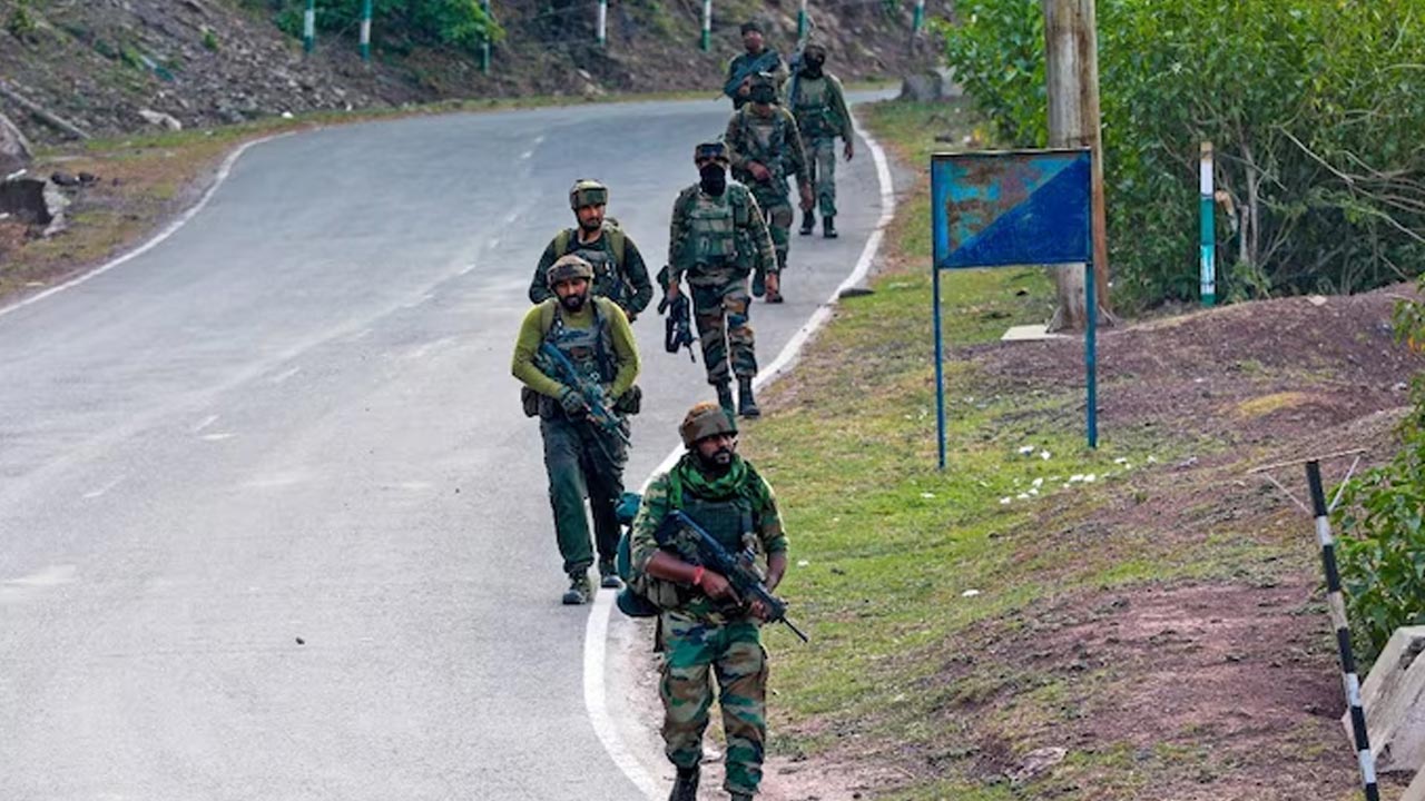 Pahalgam Terror Attack: భారత్ దెబ్బకి భయపడిన పాక్.. ఉగ్రవాదుల తరలింపు..