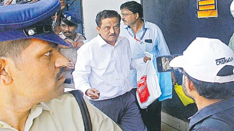 PSR Anjaneyulu: సీనియర్ ఐపీఎస్ పీఎస్సార్ ఆంజనేయులుకు షాక్‌.. మరో కేసు నమోదు