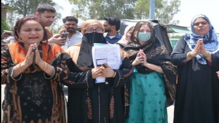 Attari Border: భర్త పాకిస్థానీ.. భార్య హిందుస్థానీ.. వారి పరిస్థితి గందరగోళం?