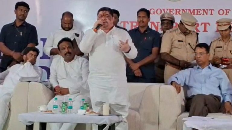 TGSRTC Strike: భవిష్యత్తును దృష్టిలో ఉంచుకొని ఆర్టీసీ సమ్మెపై పునరాలోచించాలి.. మంత్రి విజ్ఞప్తి