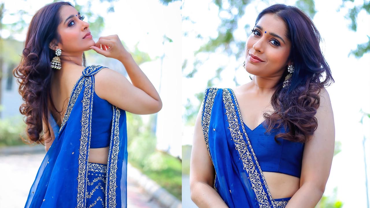 Rashmi Gautam : లెహంగాలో మెరిసిపోతున్న రష్మీ.. ఆ అందాలు చూస్తే..