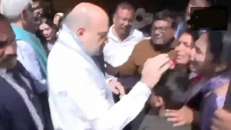 Pahalgam Terror Attack: బాధిత కుటుంబాలతో అమిత్ షా భేటీ.. అండగా ఉంటామని హామీ