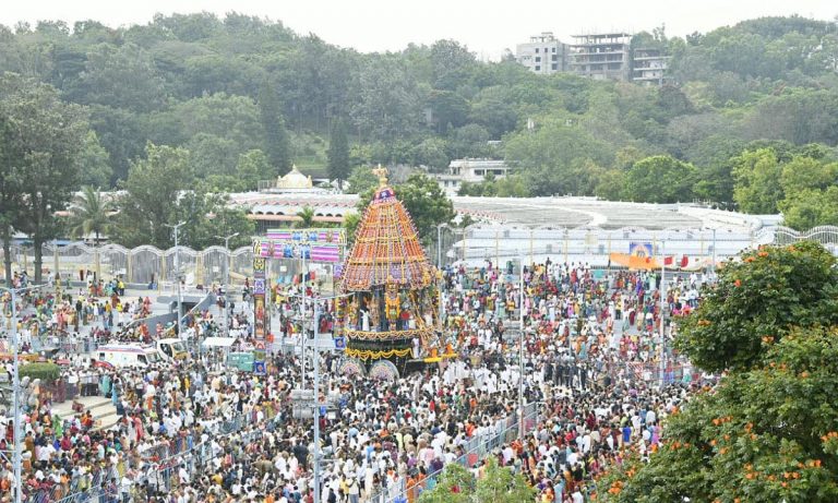 TTD: శ్రీవారి భక్తులను మోసగించిన ట్రావెల్ ఏజెంట్.. లక్షా 25 వేలు వసూలు చేసి..!