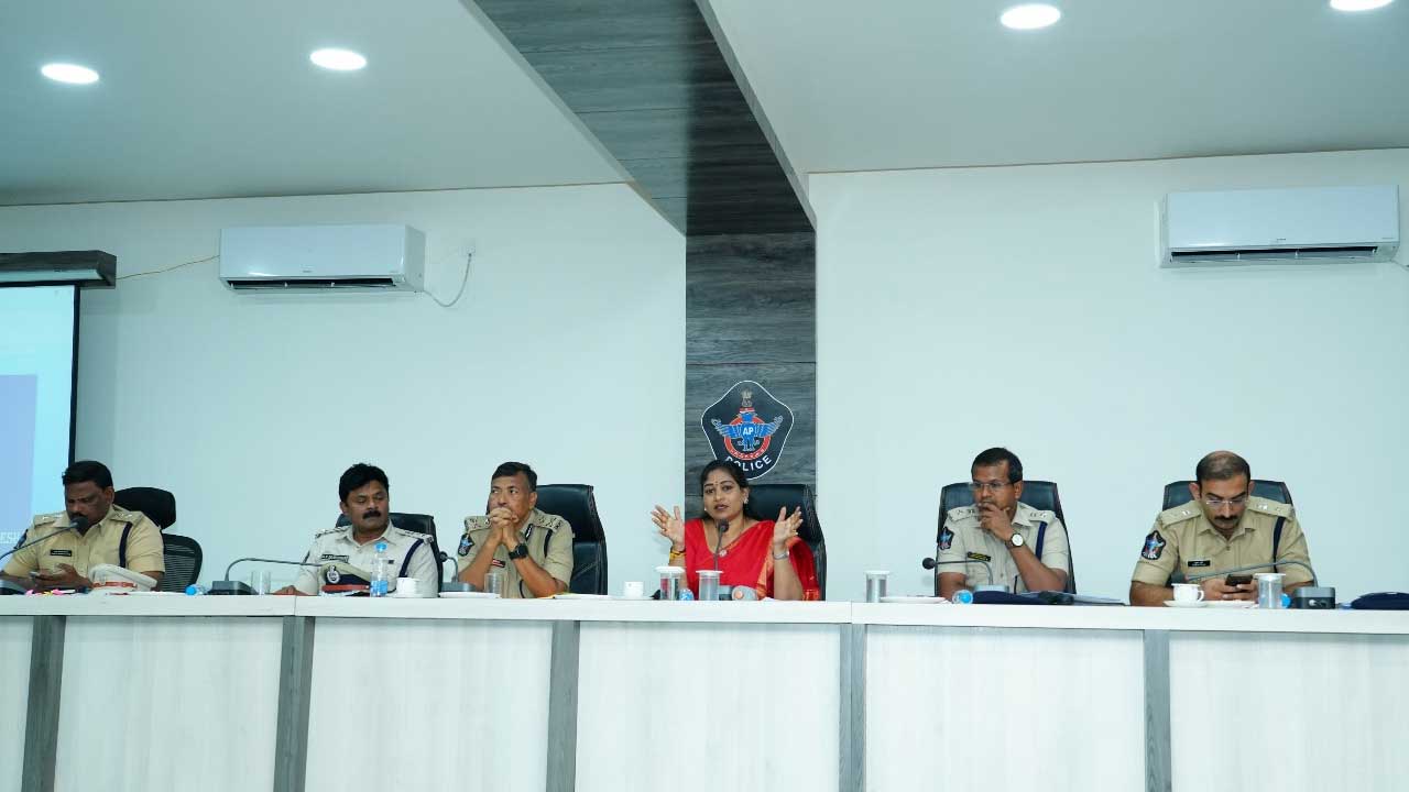 Vangalapudi Anitha: జిల్లాకు ఒక సైబర్ క్రైం పోలీస్ స్టేషన్..!