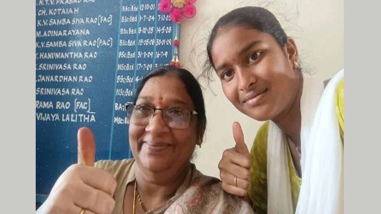 AP: 10th ఫలితాల్లో మెరిసిన ప్రభుత్వ పాఠశాల విద్యార్థిని.. 600కు 598 మార్కులు