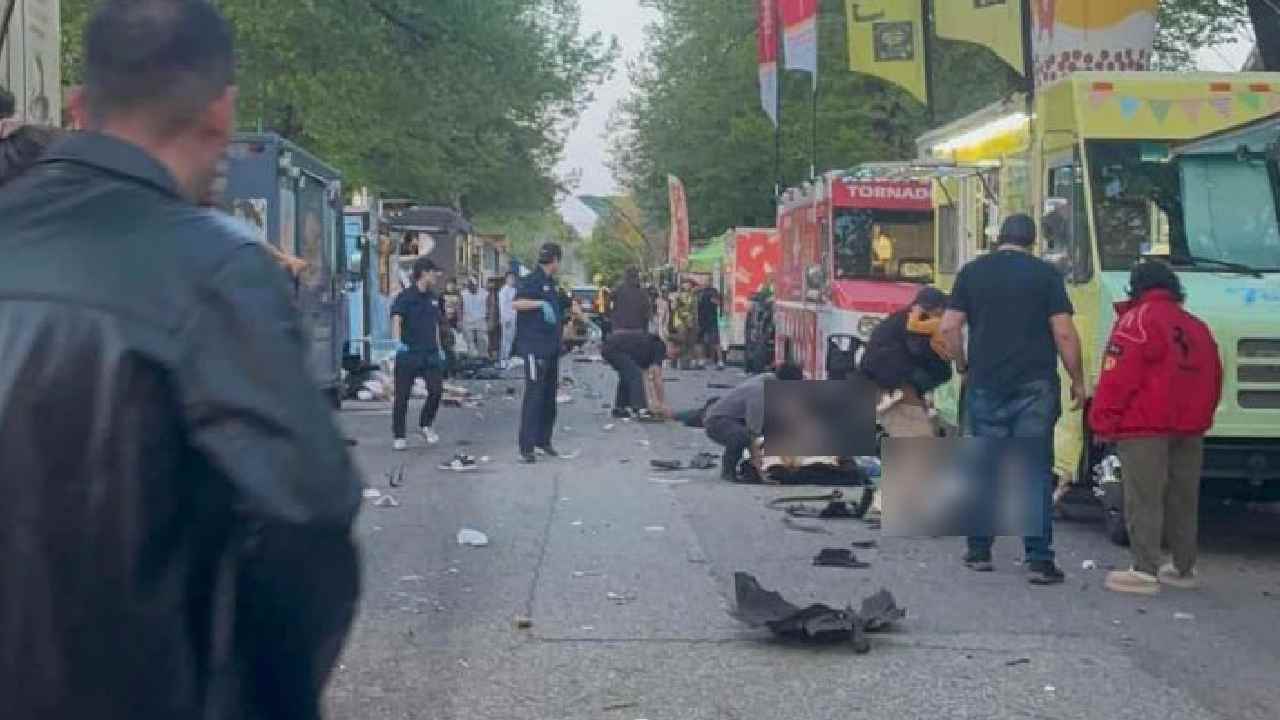 Terror attack: కెనడాలో జనాలపైకి దూసుకెళ్లిన కారు.. ఉగ్రదాడిగా అనుమానం..