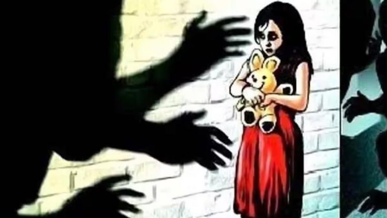 Crime News: 6 ఏళ్ల బాలికను అత్యాచారం చేసి హత్య చేసిన మామ.. కారు డిక్కీలో మృతదేహాం