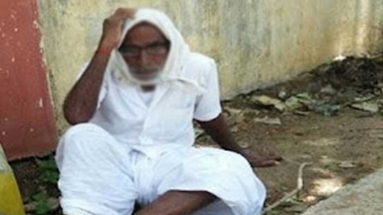 Andhra Pradesh: అమానుషం.. ఆస్తి కోసం తండ్రిని ఇంటి నుంచి గెంటేసిన కొడుకు..!