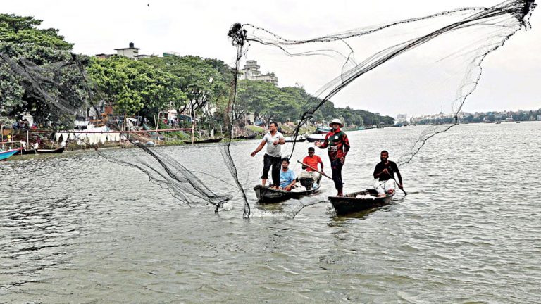 Marine Fishing Ban: నేటి నుంచి సముద్రంలో వేట నిషేధం.. అతిక్రమిస్తే కఠిన చర్యలే..