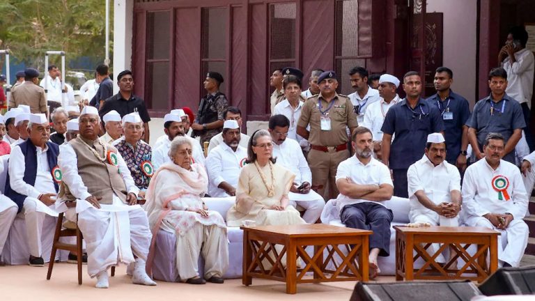 Congress: కాంగ్రెస్ దళిత నాయకుడు, పార్టీ అధ్యక్షుడు ఖర్గేకు అవమానం?