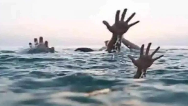 Krishna: పండగ పూట విషాదం.. కృష్ణా నదిలో స్నానానికి దిగి.. ముగ్గురు యువకులు గల్లంతు