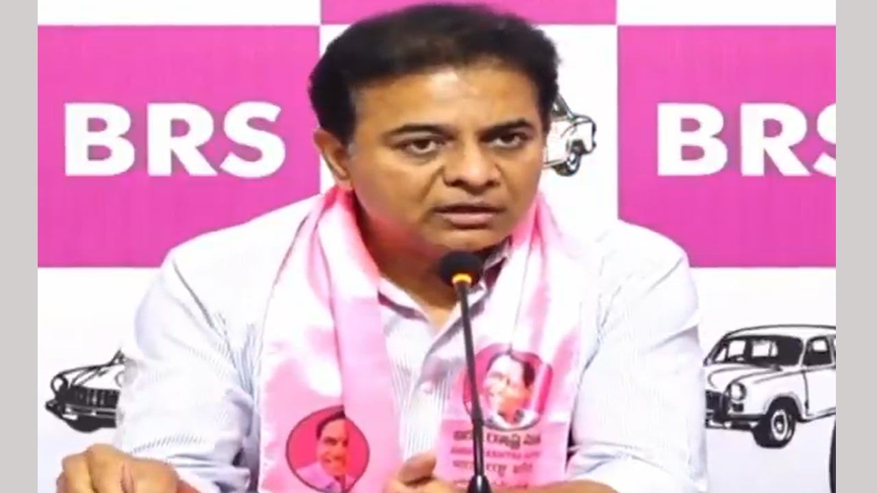 KTR : ఆయన మంత్రివర్గంలో ఉన్న మంత్రులు కూడా సంతోషంగా లేరు