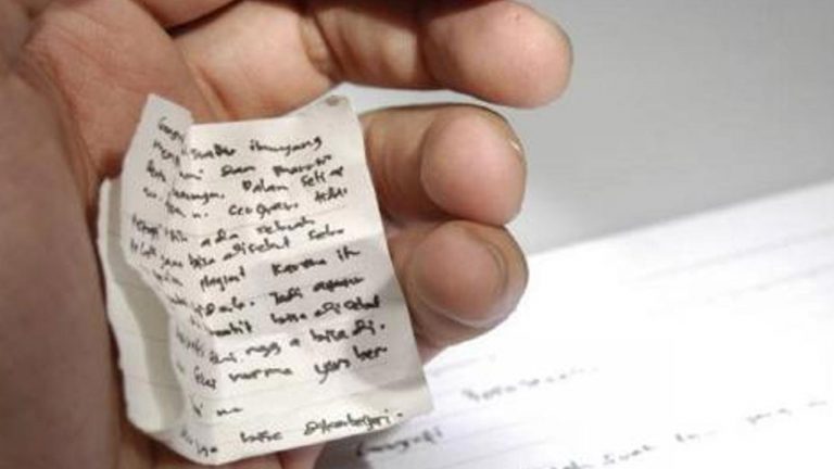 Vijayawada: మళ్ళీ ఎంబీబీఎస్ విద్యార్థుల మాల్ ప్రాక్టీస్ కలకలం.. పట్టుబడ్డ ఇద్దరు విద్యార్దులు