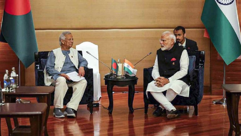 India Bangladesh: బంగ్లాదేశ్‌లో కీలక రైలు ప్రాజెక్ట్ నిలిపేసిన భారత్..