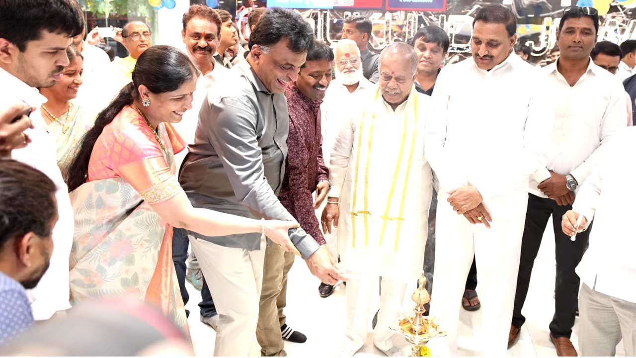 MUKUNDA Jewellers : చందానగర్‌లో ముకుంద జ్యువెలర్స్ మొట్టమొదటి ఫ్యాక్టరీ ఔట్లెట్ ప్రారంభం