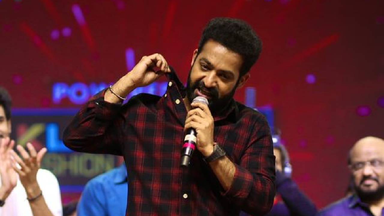 Jr NTR: తడిసిన కళ్ళతో ఎన్టీఆర్ ఎమోషనల్